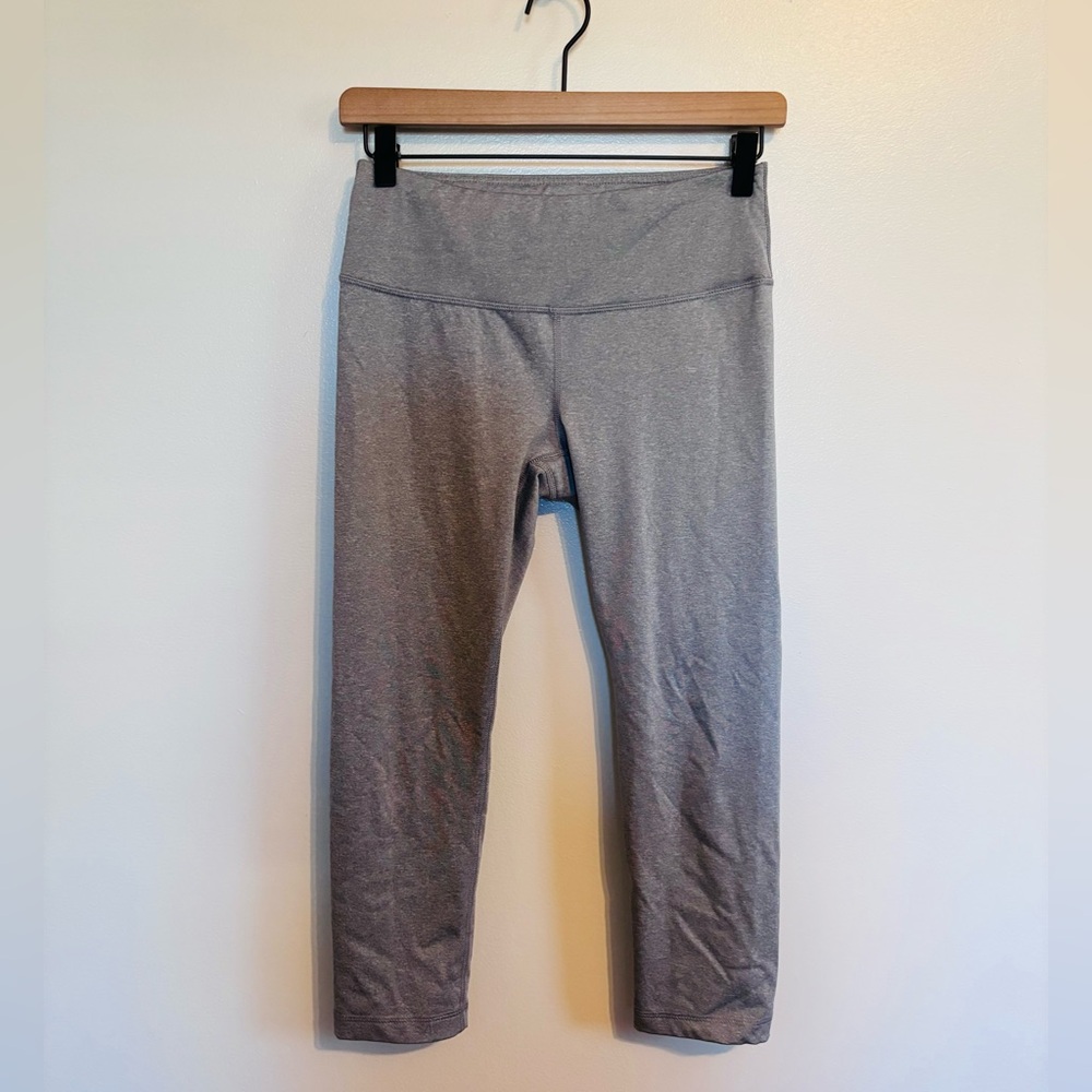 90 Degree reflex grey capi length leggings size small